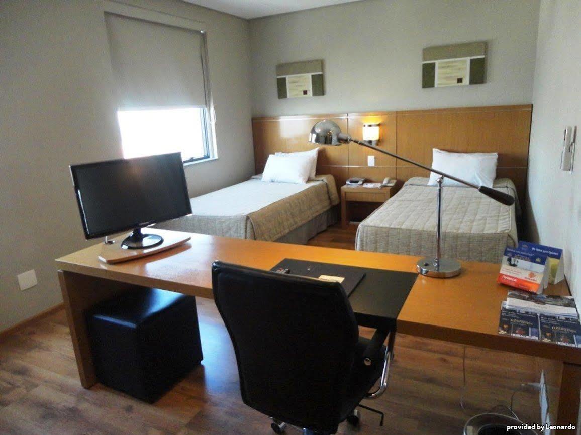 Travel Inn Осаску Стая снимка